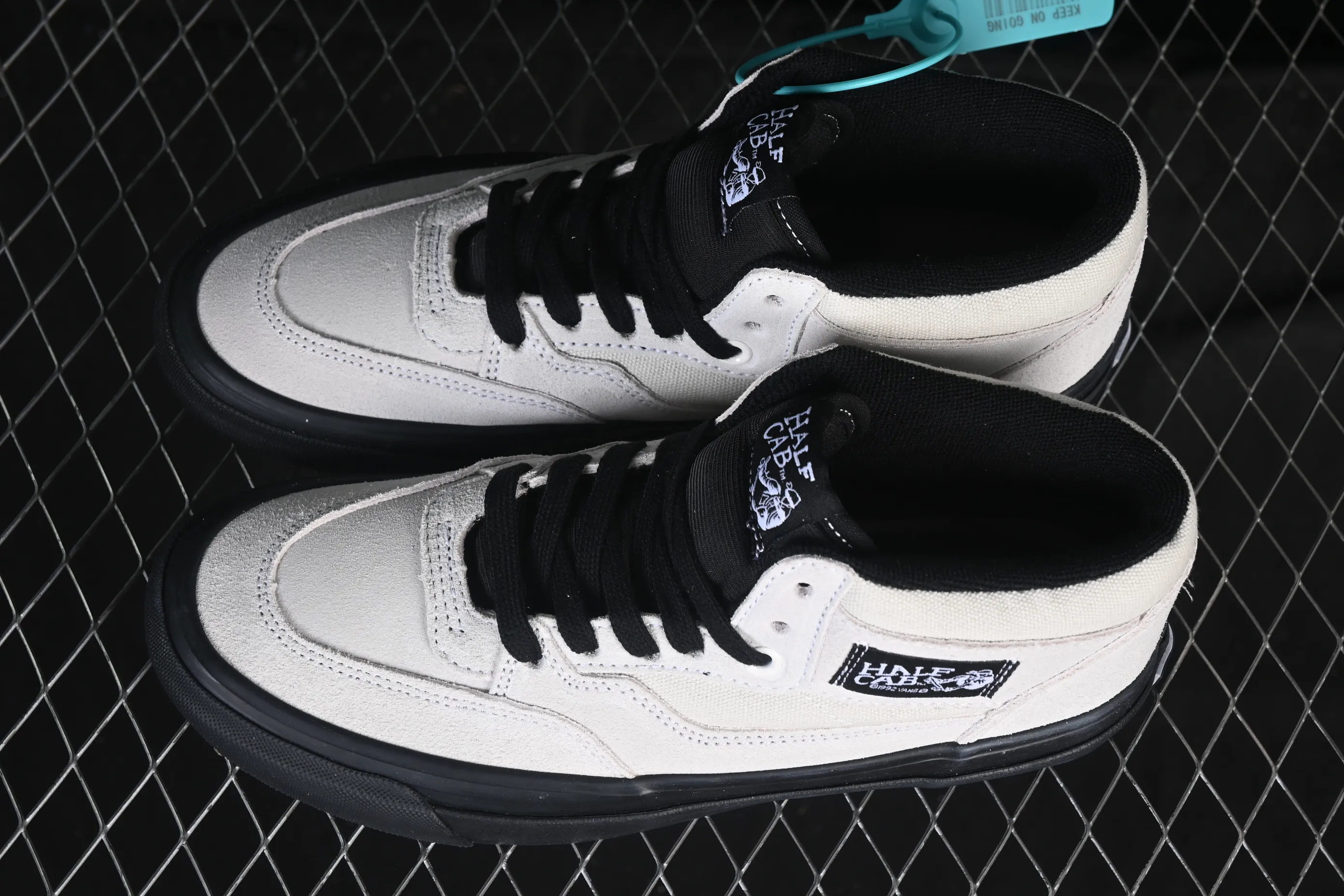 All categories Vans Vans series Vans Mid Vans China Vans Half Cab 33 Vans official retro casual simple versatile skateboard shoes VN000CXJYB2